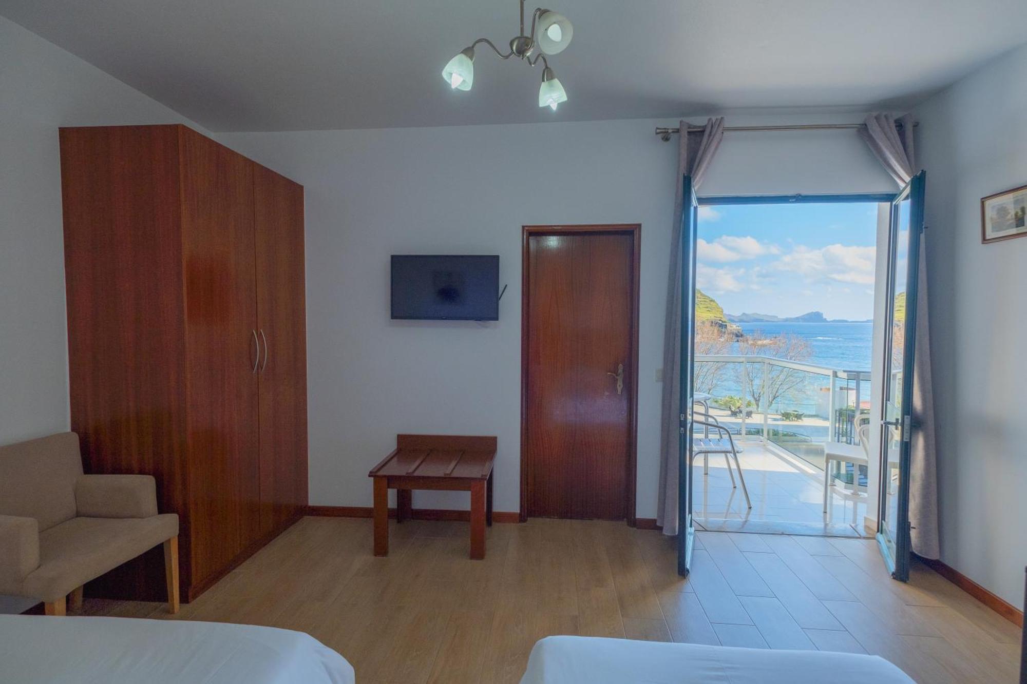 Residencial Familia Hotel Machico  Exterior photo